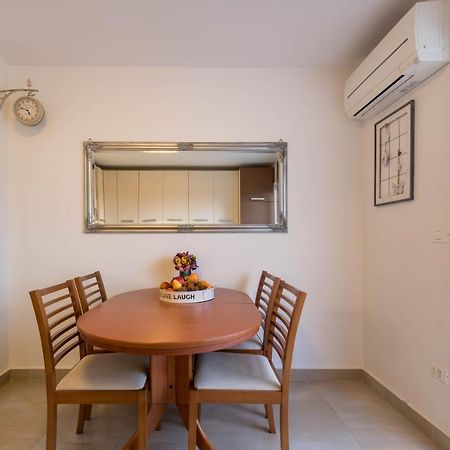 Apartment Jan 2+2 With Balcony พูลา ภายนอก รูปภาพ