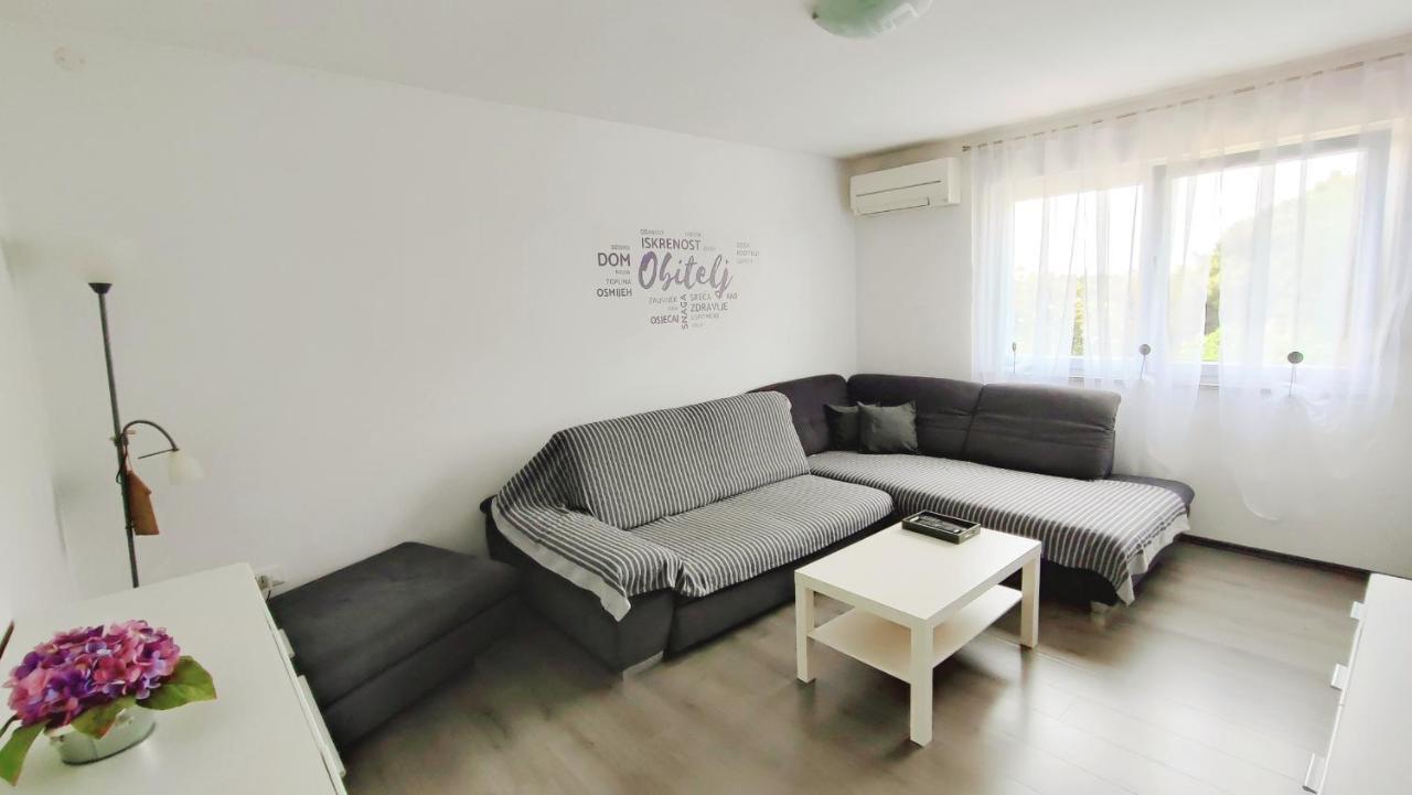 Apartment Jan 2+2 With Balcony พูลา ภายนอก รูปภาพ