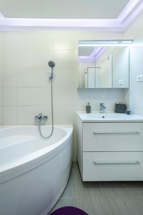 Apartment Jan 2+2 With Balcony พูลา ภายนอก รูปภาพ