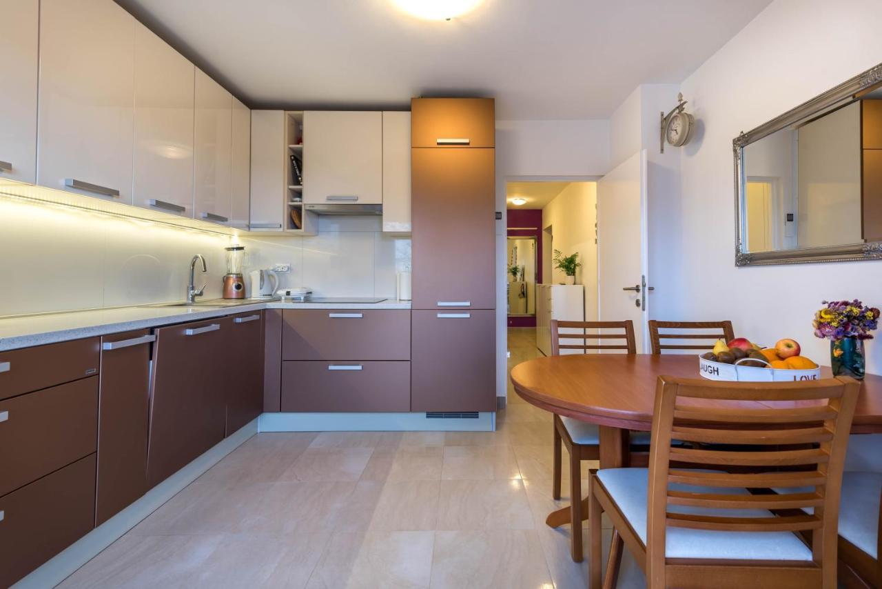 Apartment Jan 2+2 With Balcony พูลา ภายนอก รูปภาพ
