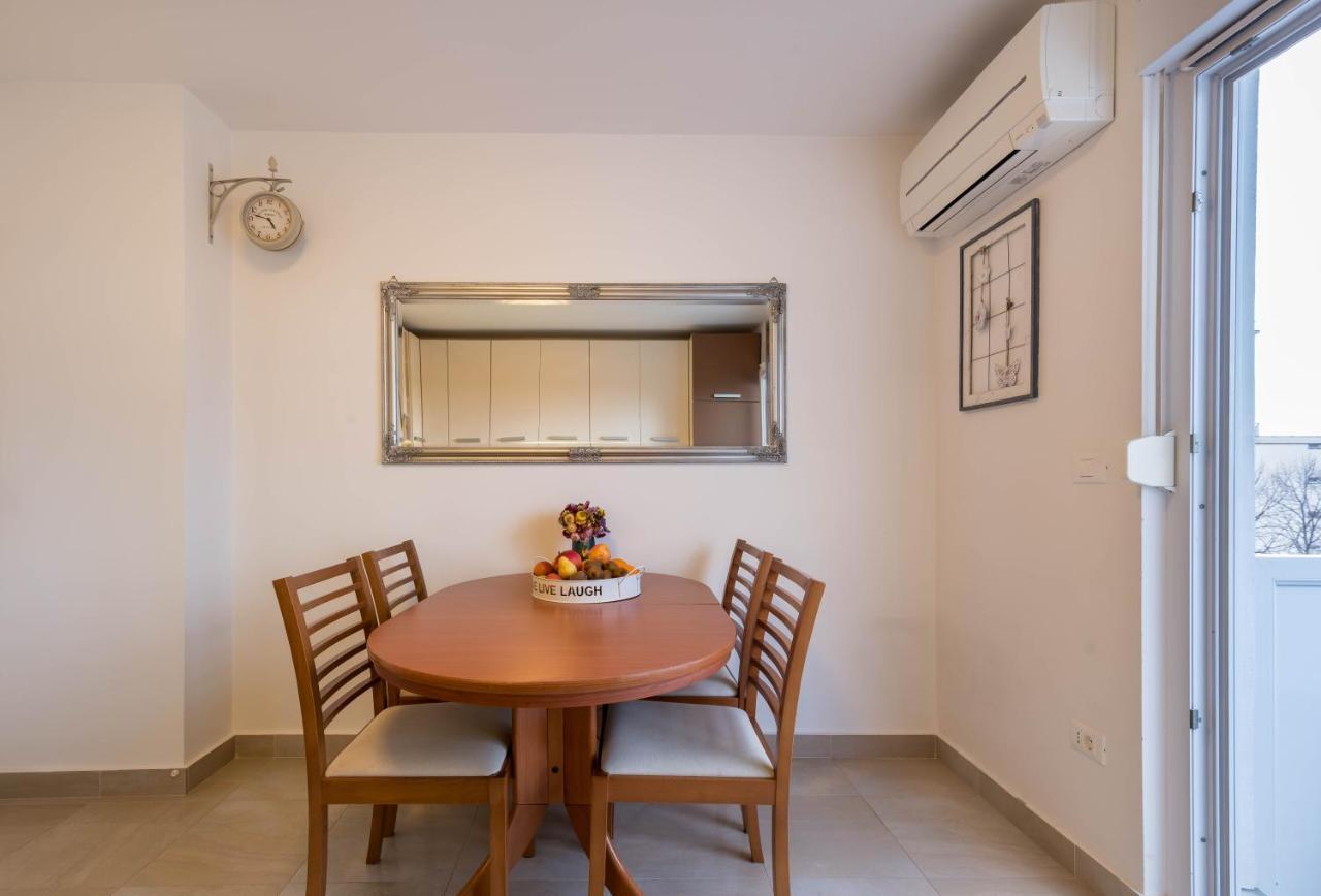 Apartment Jan 2+2 With Balcony พูลา ภายนอก รูปภาพ