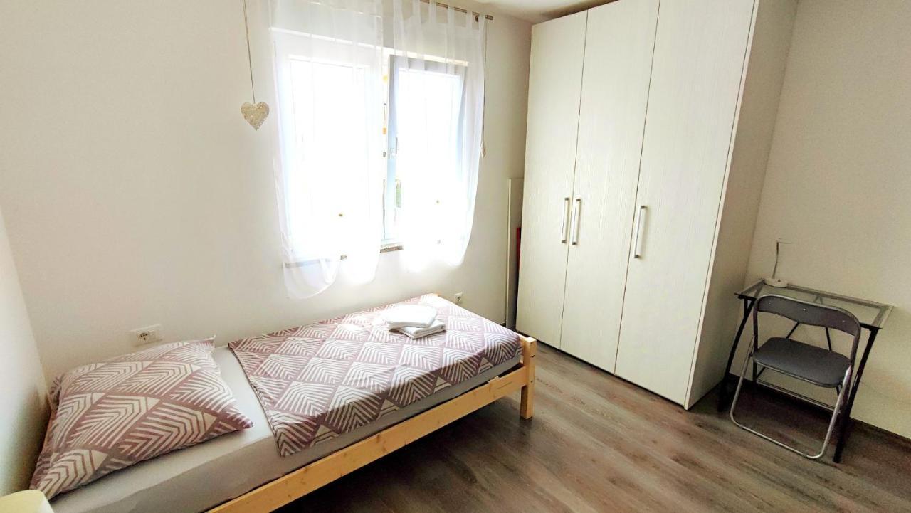 Apartment Jan 2+2 With Balcony พูลา ภายนอก รูปภาพ