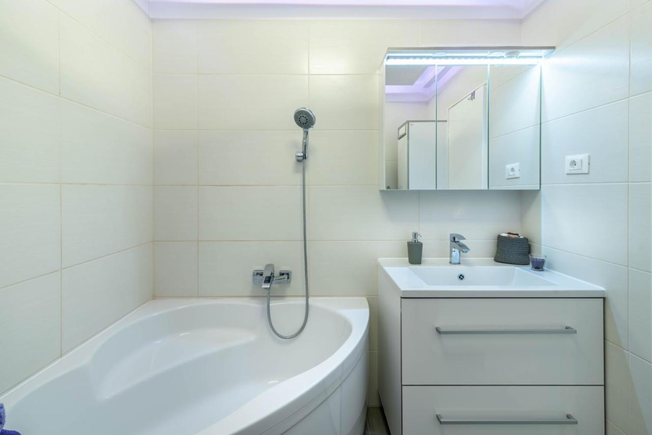 Apartment Jan 2+2 With Balcony พูลา ภายนอก รูปภาพ